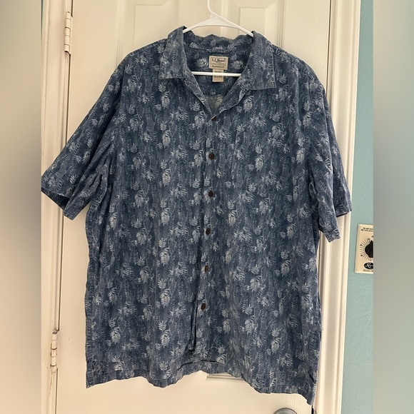 L.L. Bean Other - L.L. Bean Men's Tropics Shirt, Short-Sleeve Dark Blue Leaves Print size XL